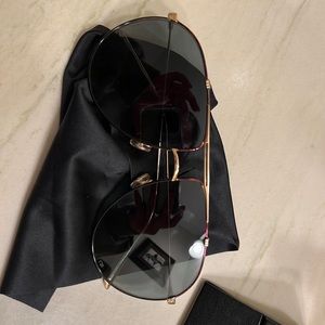 Selling sunglasses Christian Dior